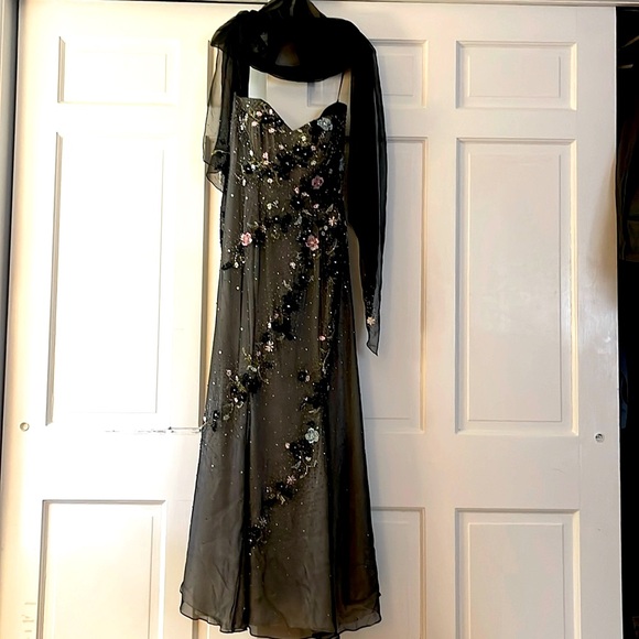 Stephen Yearick beaded silk evening gown and wrap - Picture 1 of 12